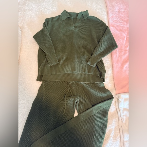 Amazon Women's Olive Green Knit Sweater Set - Picture 2 of 2